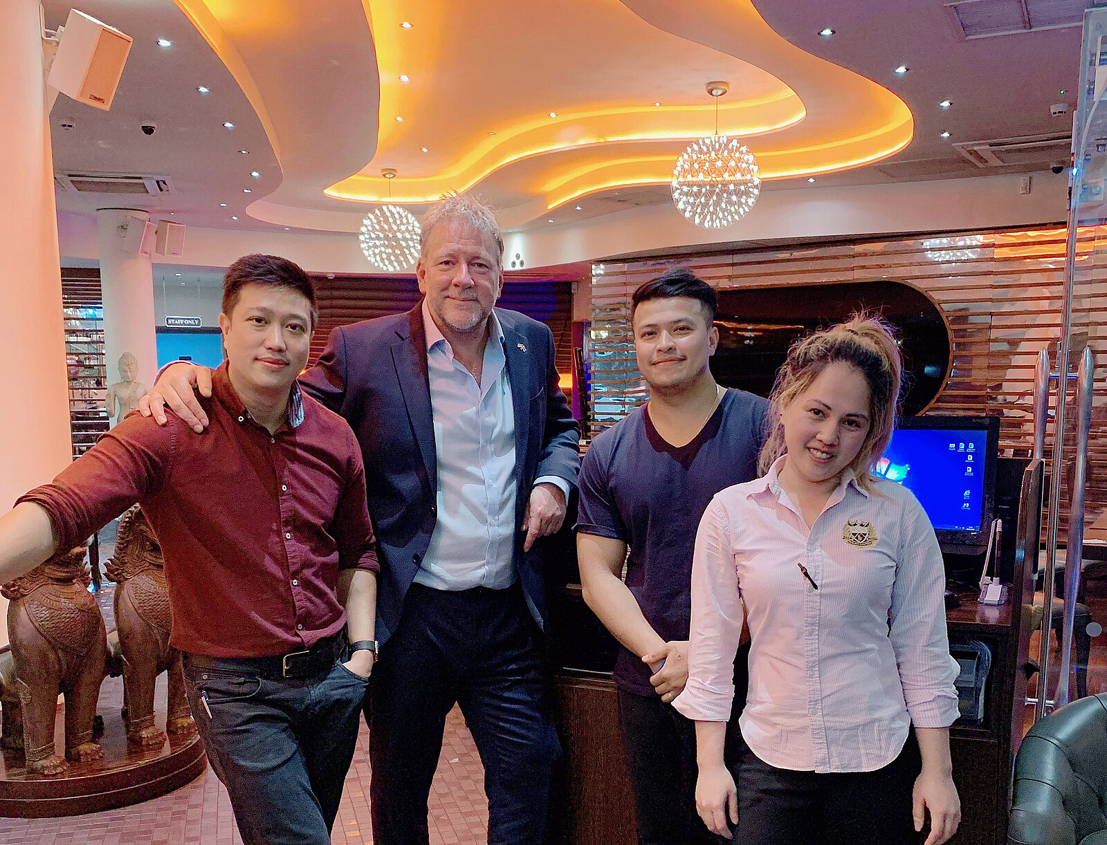 Thaikhun thai street food team members